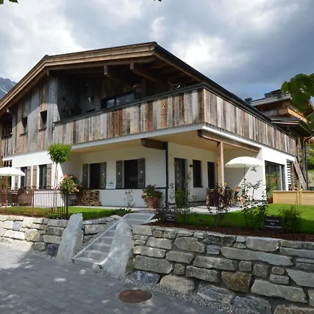 Schneerose Maria Alm am Steinernen Meer