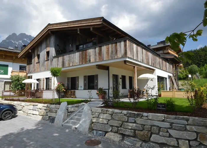 Schneerose Maria Alm am Steinernen Meer